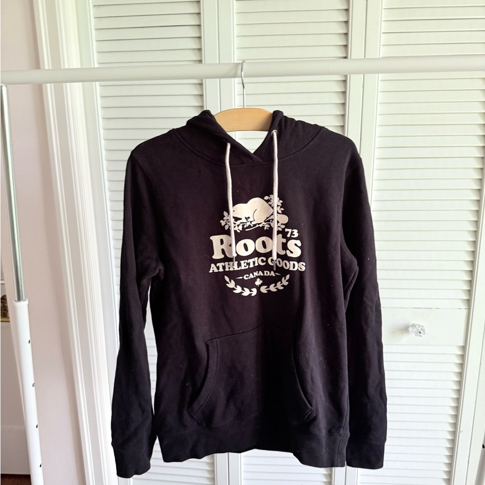🖤 Roots Athletic Goods Hoodie – Size M